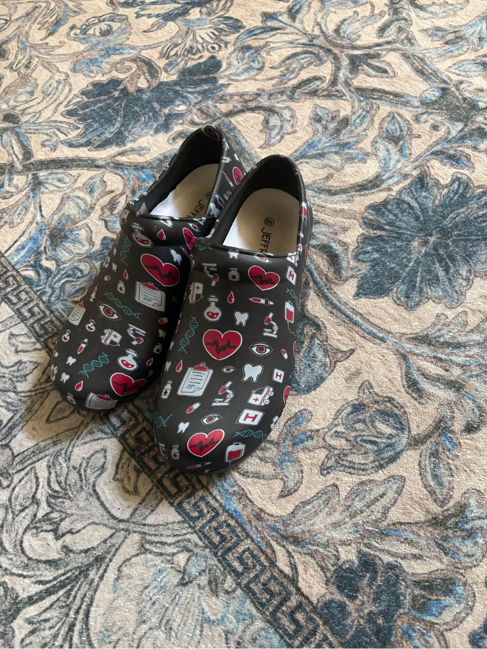 Nurse clogs